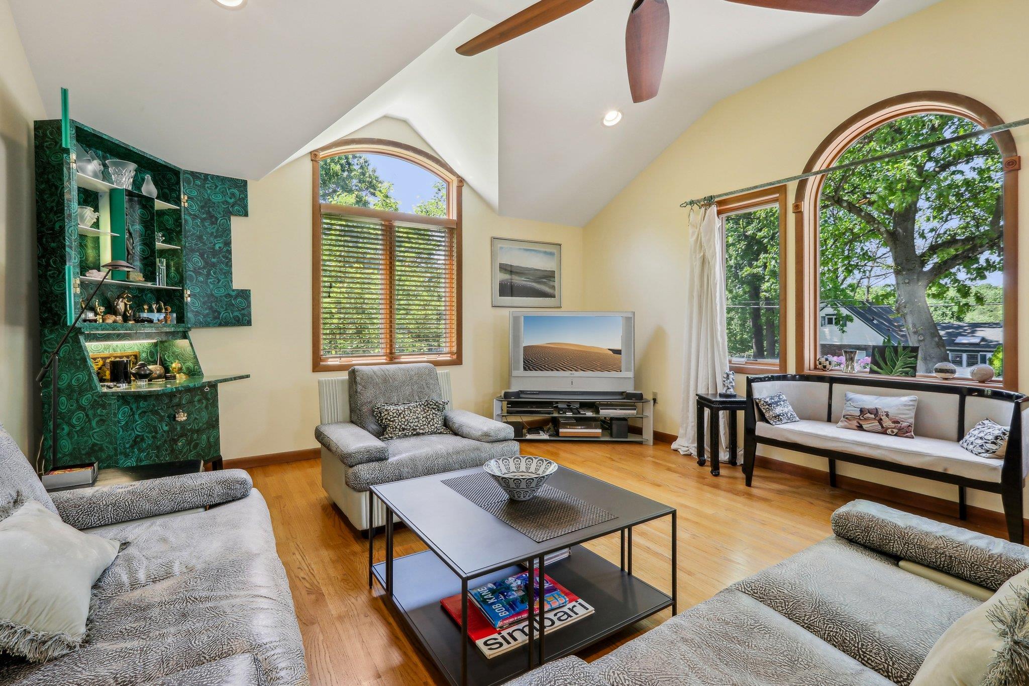 1 Meadowood Path, New Rochelle, New York image 18