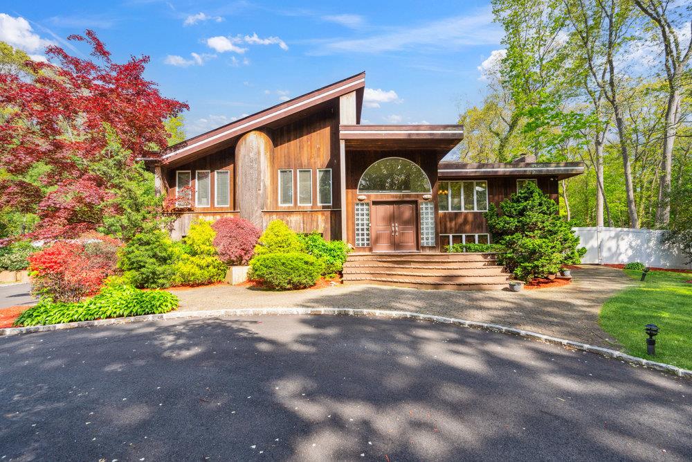 41 Beaumont Drive, Melville, New York image 1