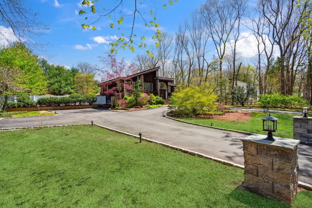 41 Beaumont Drive, Melville, New York image 3
