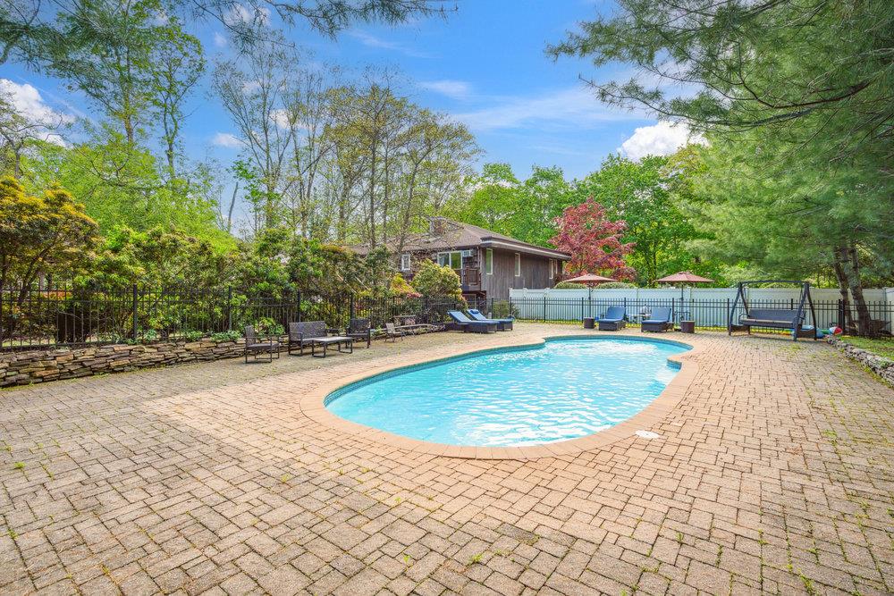 41 Beaumont Drive, Melville, New York image 32