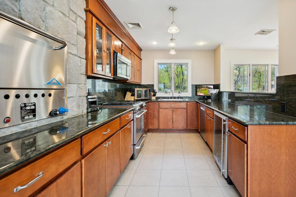 41 Beaumont Drive, Melville, New York image 12