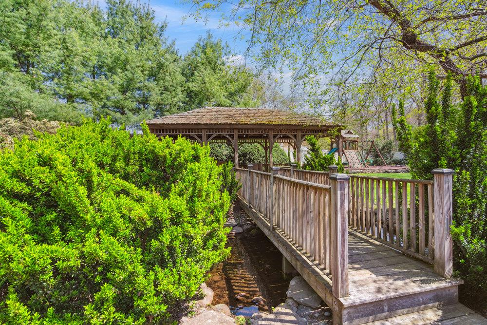 41 Beaumont Drive, Melville, New York image 28