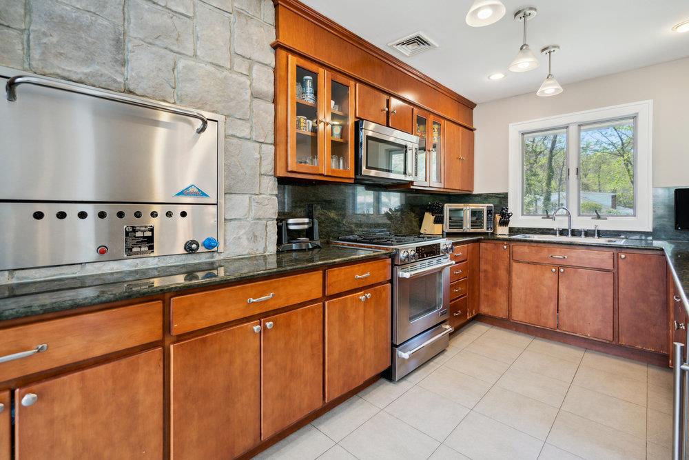 41 Beaumont Drive, Melville, New York image 11