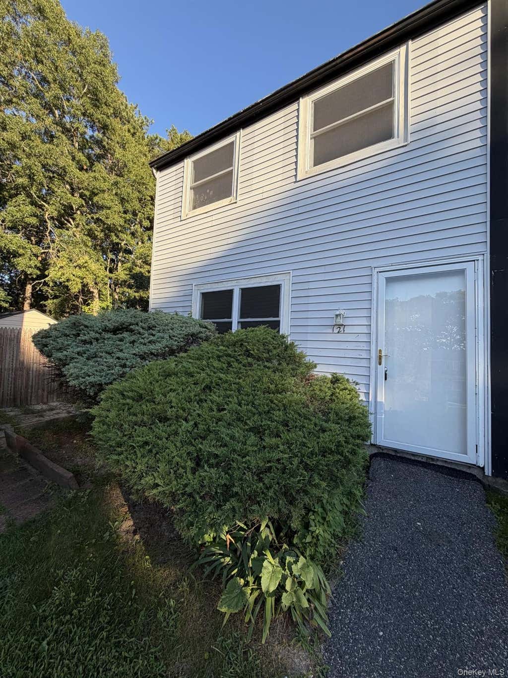 Photo of 121 Hill Spur, Calverton, NY 11933 (MLS # 1043642)