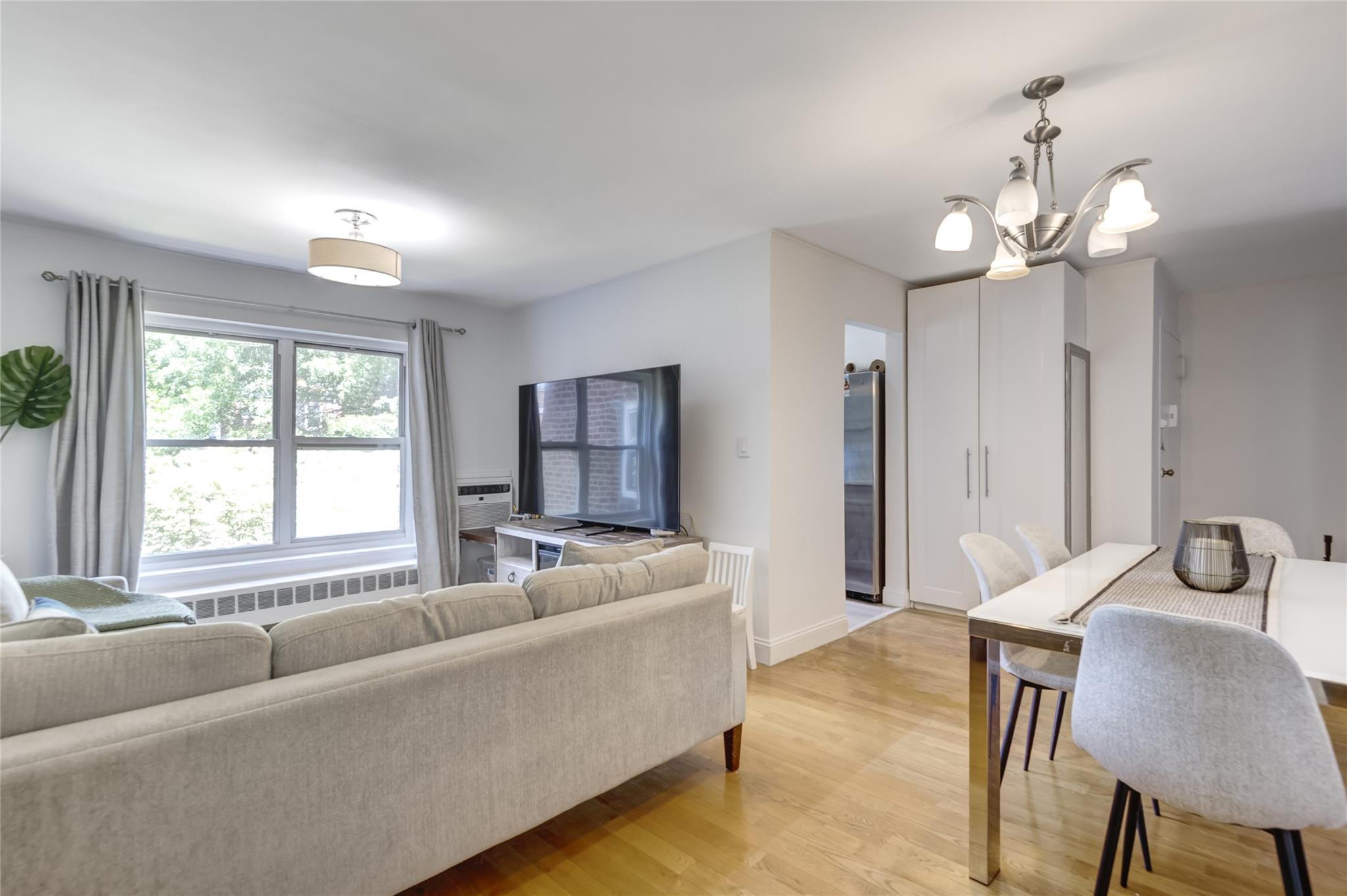 221 Middle Neck Road Road M-4