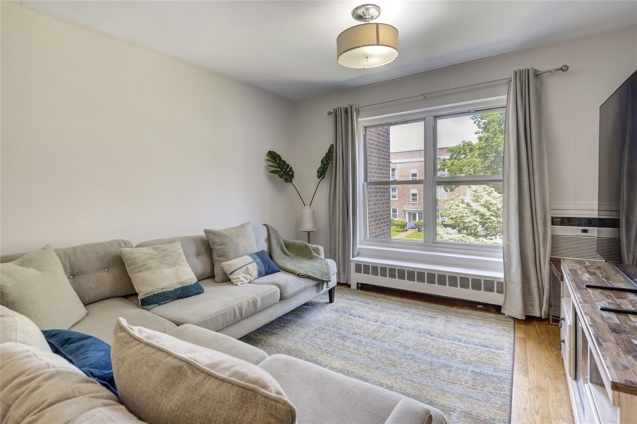 221 Middle Neck Road Road M-4