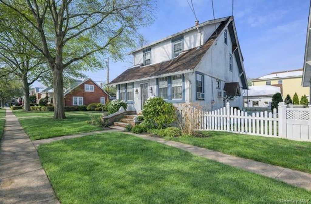 Photo of 219 Floral Boulevard, Floral Park, NY 11001 (MLS # 954150)