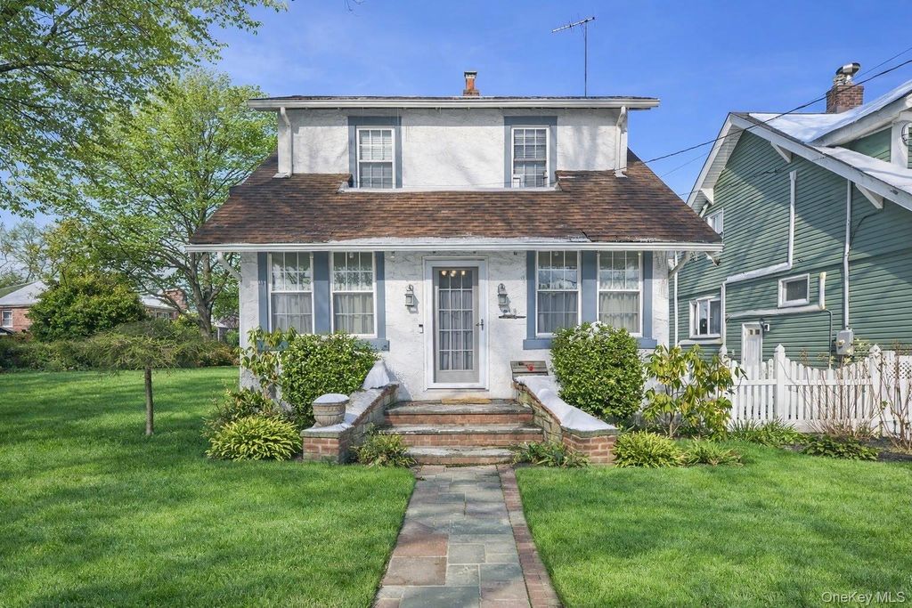 Photo of 219 Floral Boulevard, Floral Park, NY 11001 (MLS # 954150)