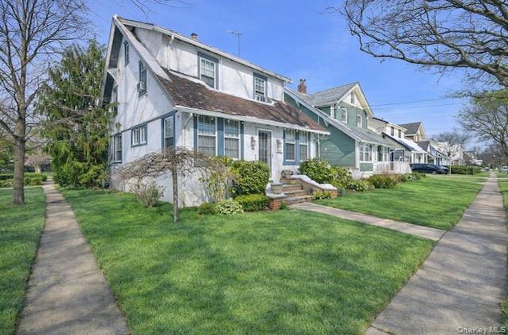 Photo of 219 Floral Boulevard, Floral Park, NY 11001 (MLS # 954150)