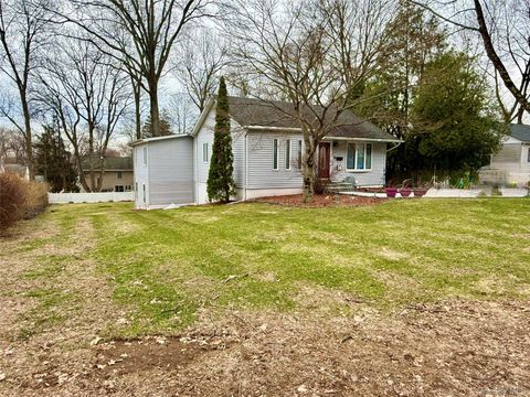 Homes For Sale - 14 N Lexow Avenue<br/> Nanuet, NY 10954