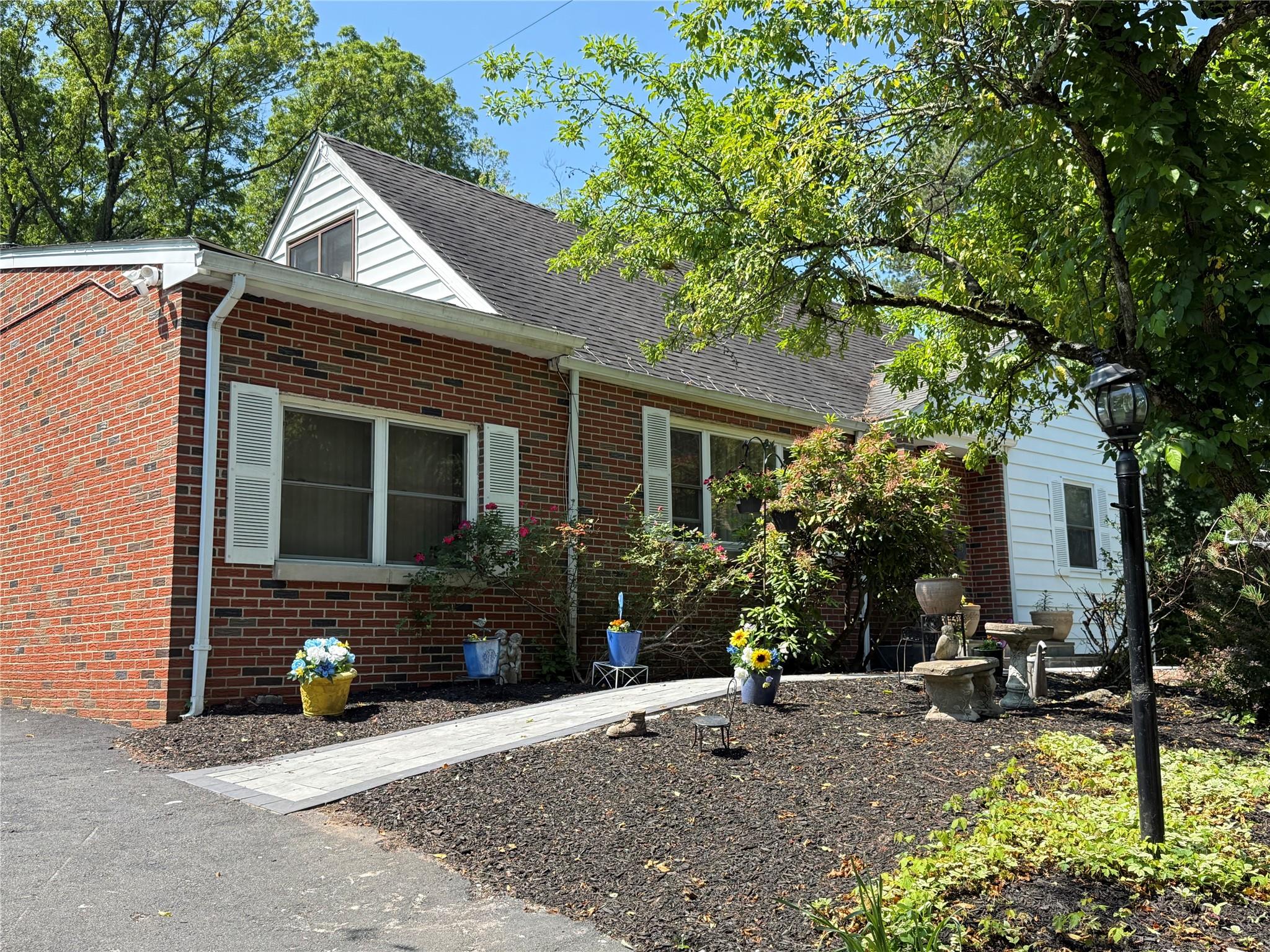 8 Windmill Lane, New City, New York image 1