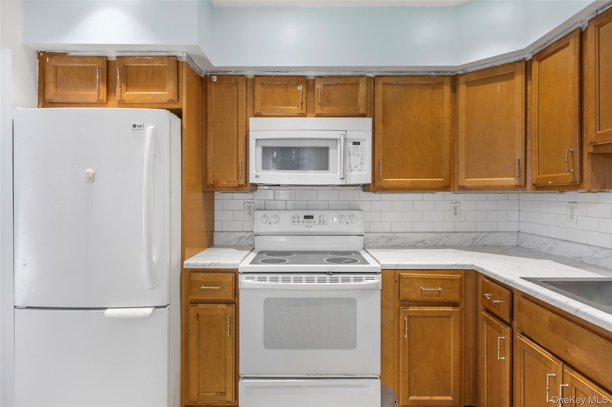 655 Middle Country Road 1G1