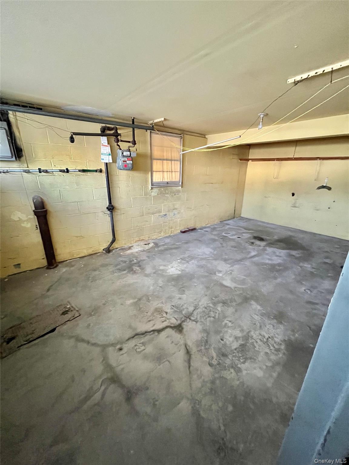 Yonkers, New York 10710, United States, 3 Bedrooms Bedrooms, ,2 BathroomsBathrooms,Residential,Active,195013