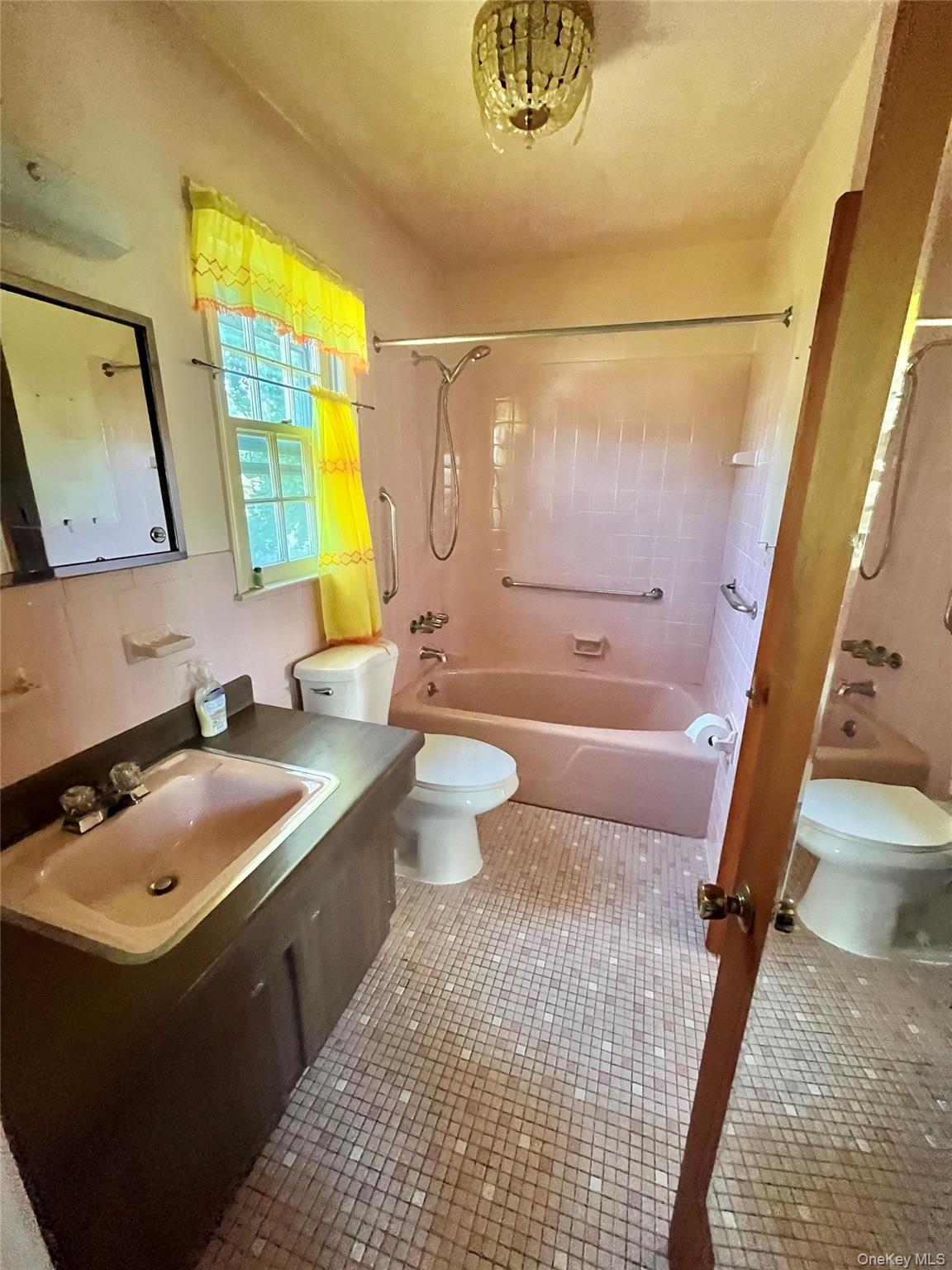 Yonkers, New York 10710, United States, 3 Bedrooms Bedrooms, ,2 BathroomsBathrooms,Residential,Active,195013