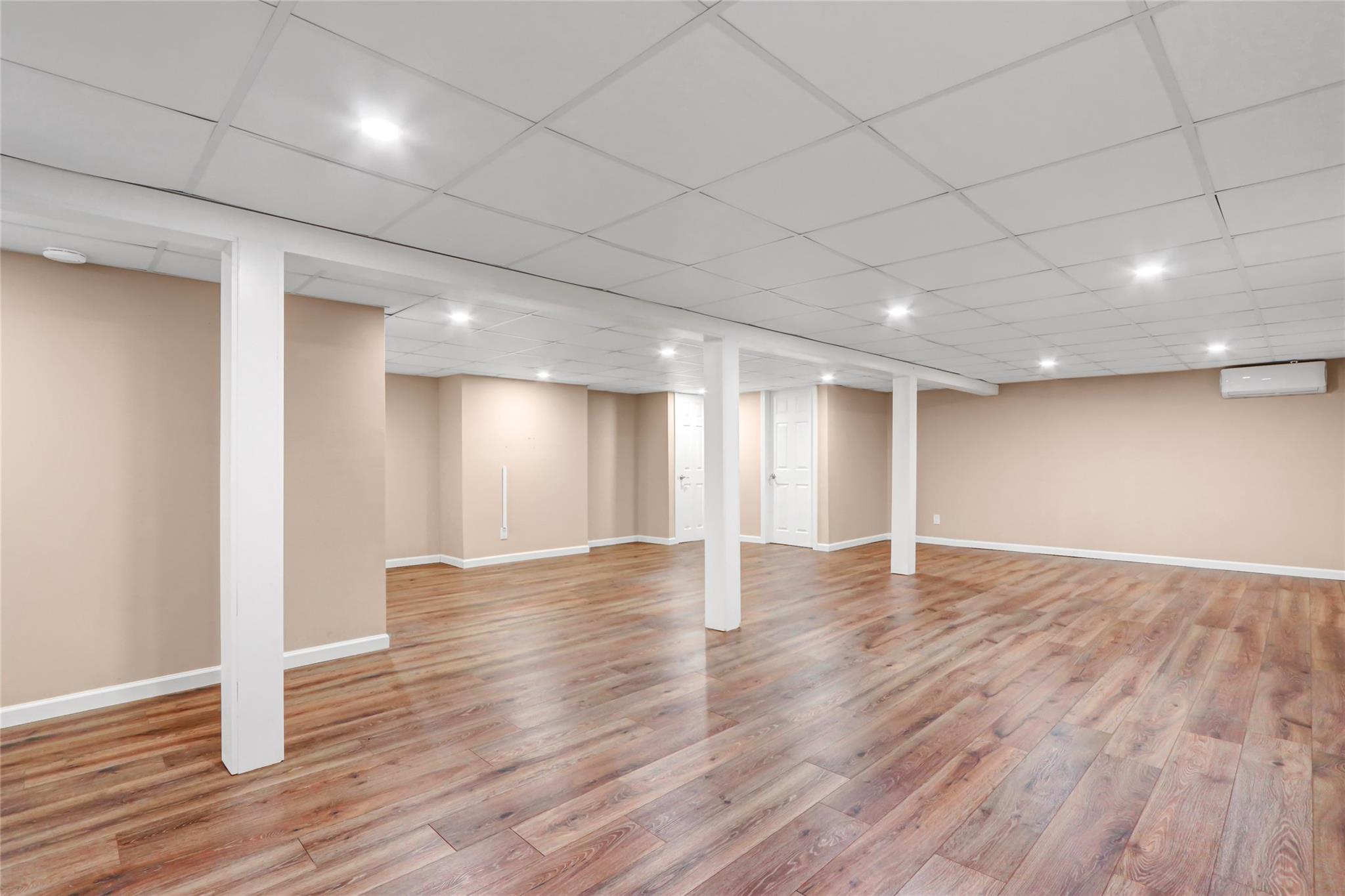 12 Oxford Lane, Bethpage, New York image 34