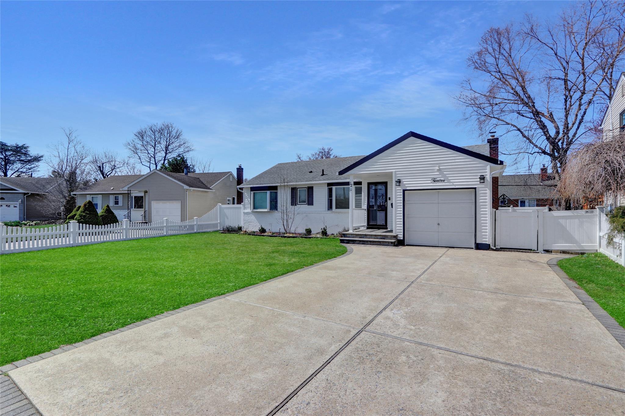 12 Oxford Lane, Bethpage, New York image 1