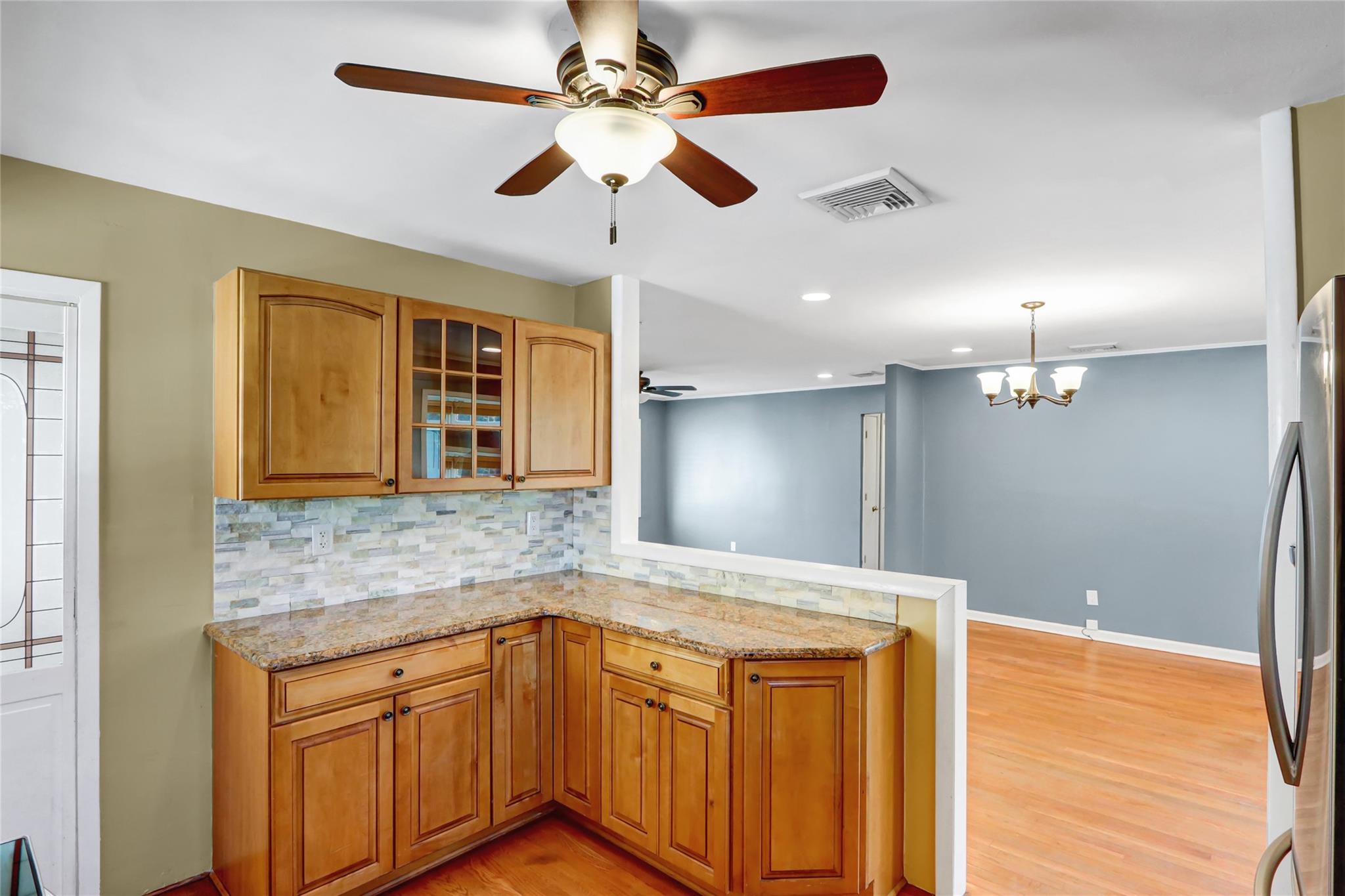 12 Oxford Lane, Bethpage, New York image 20