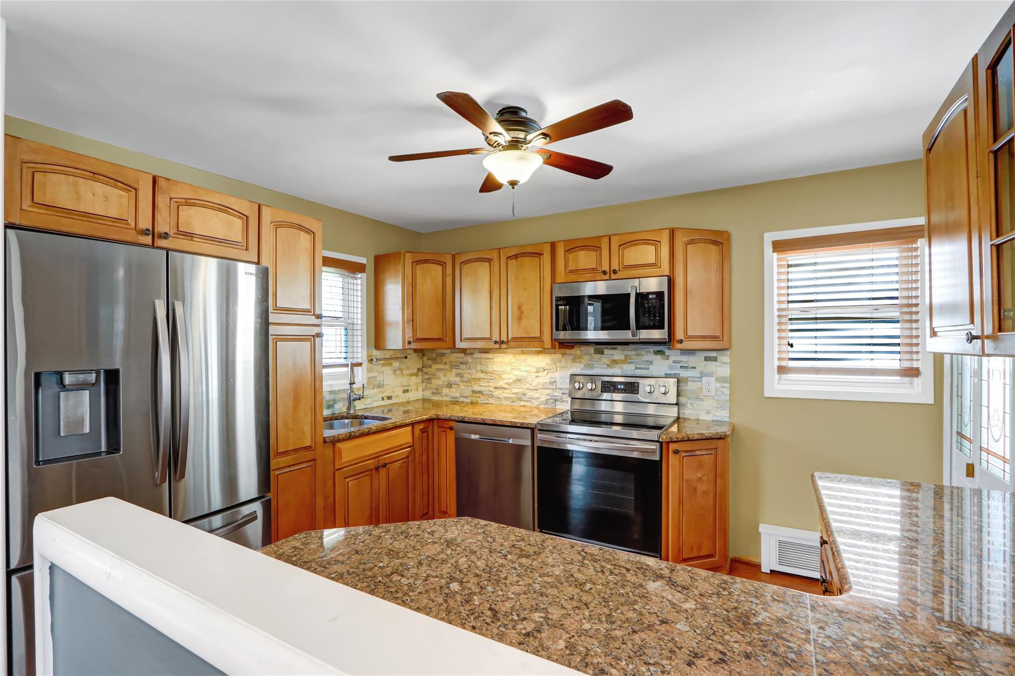 12 Oxford Lane, Bethpage, New York image 18