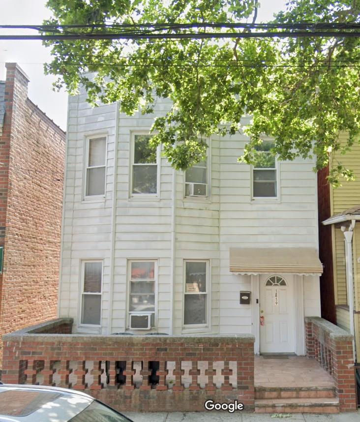 Matthews Avenue, Bronx, New York - 7 Bedrooms  
3 Bathrooms - 