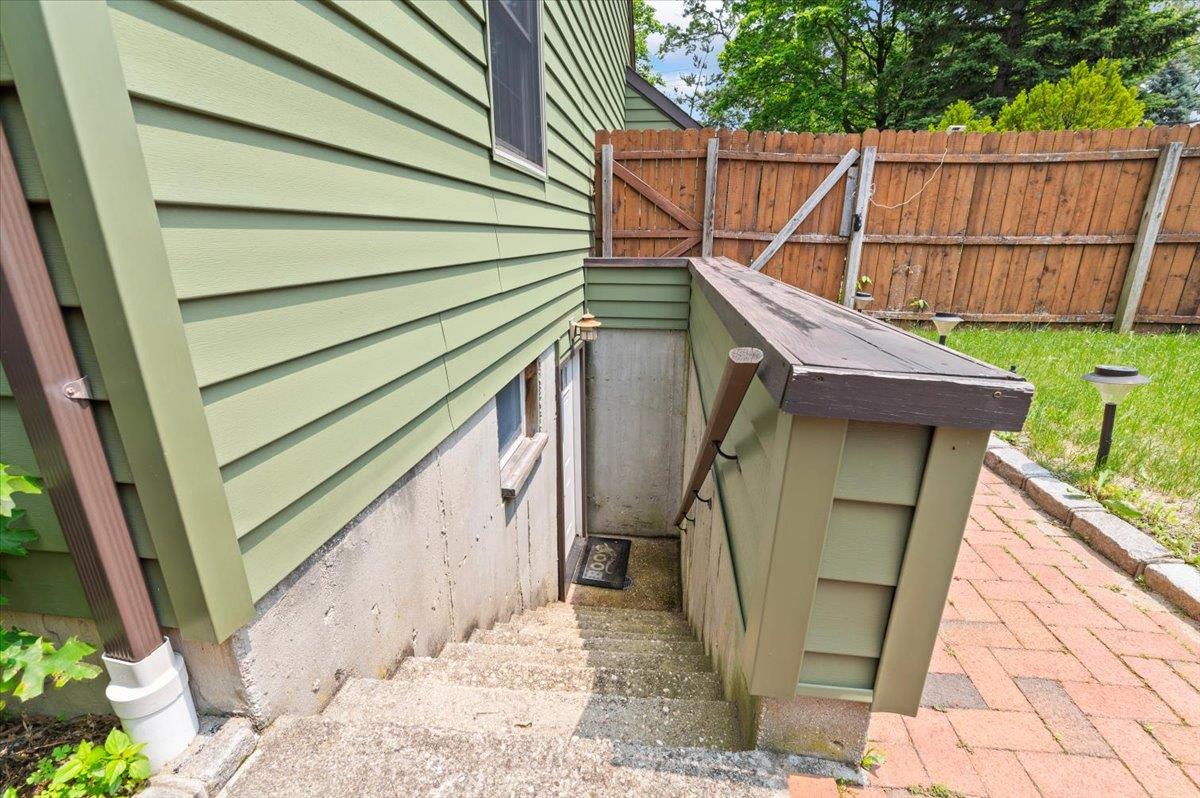 Dix Hills, New York 11746, United States, 3 Bedrooms Bedrooms, ,4 BathroomsBathrooms,Residential,Active,178944