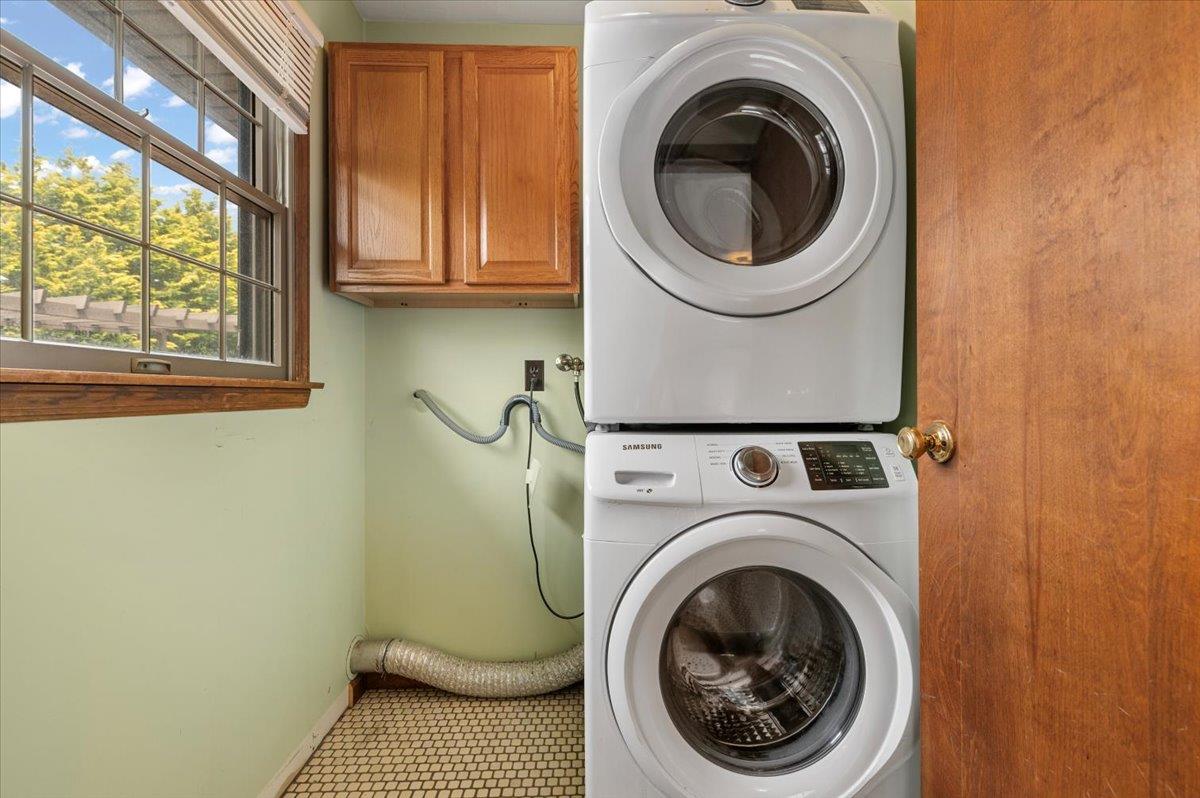 Dix Hills, New York 11746, United States, 3 Bedrooms Bedrooms, ,4 BathroomsBathrooms,Residential,Active,178944