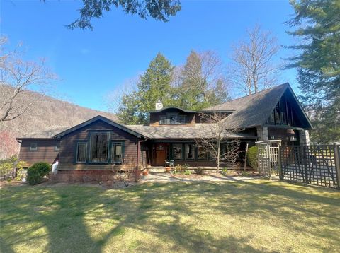 15 N Lake Circle South Salem NY 10590