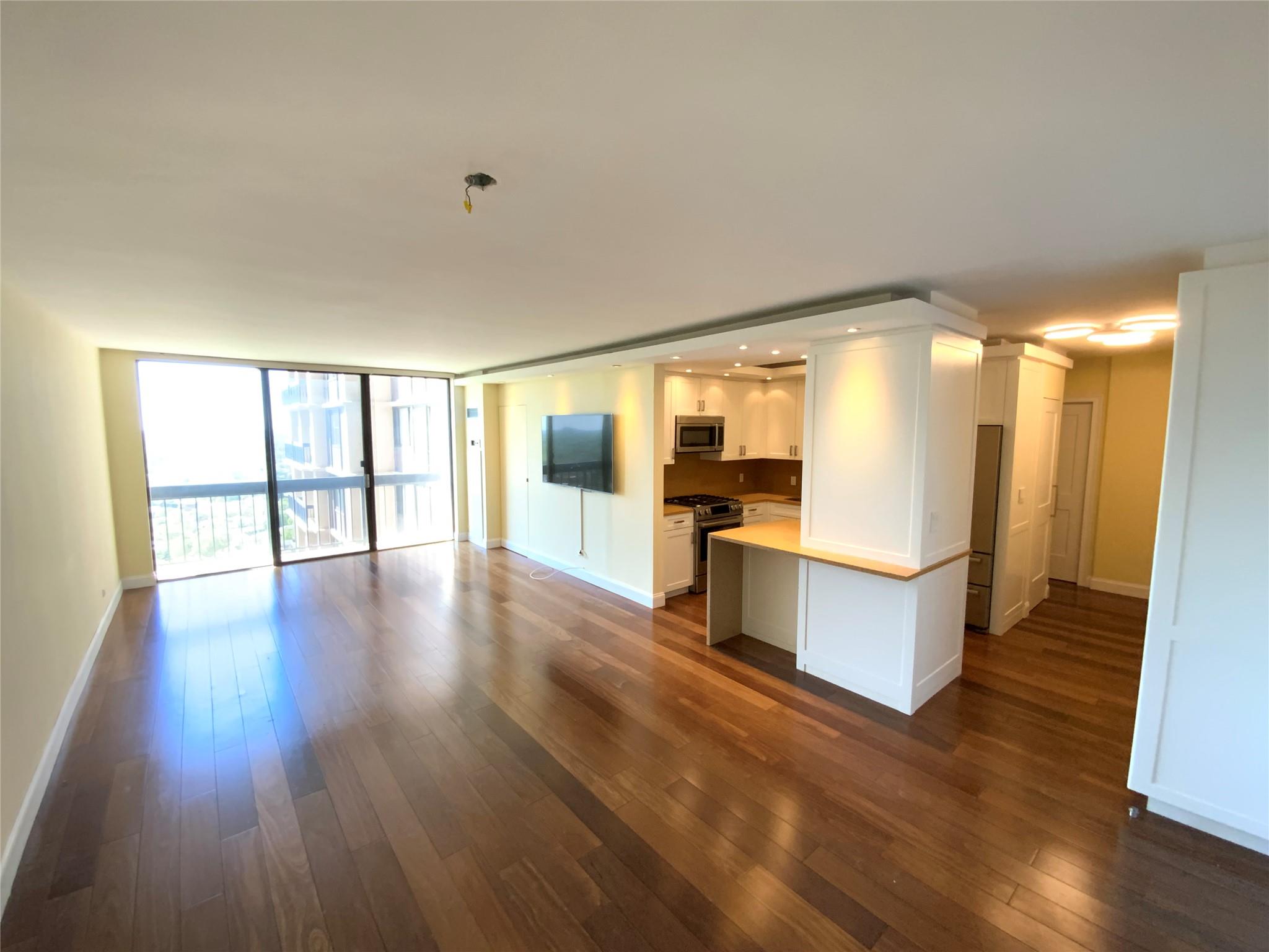 27010 E Grand Central Parkway Parkway #21A, Floral Park, Florida image 2