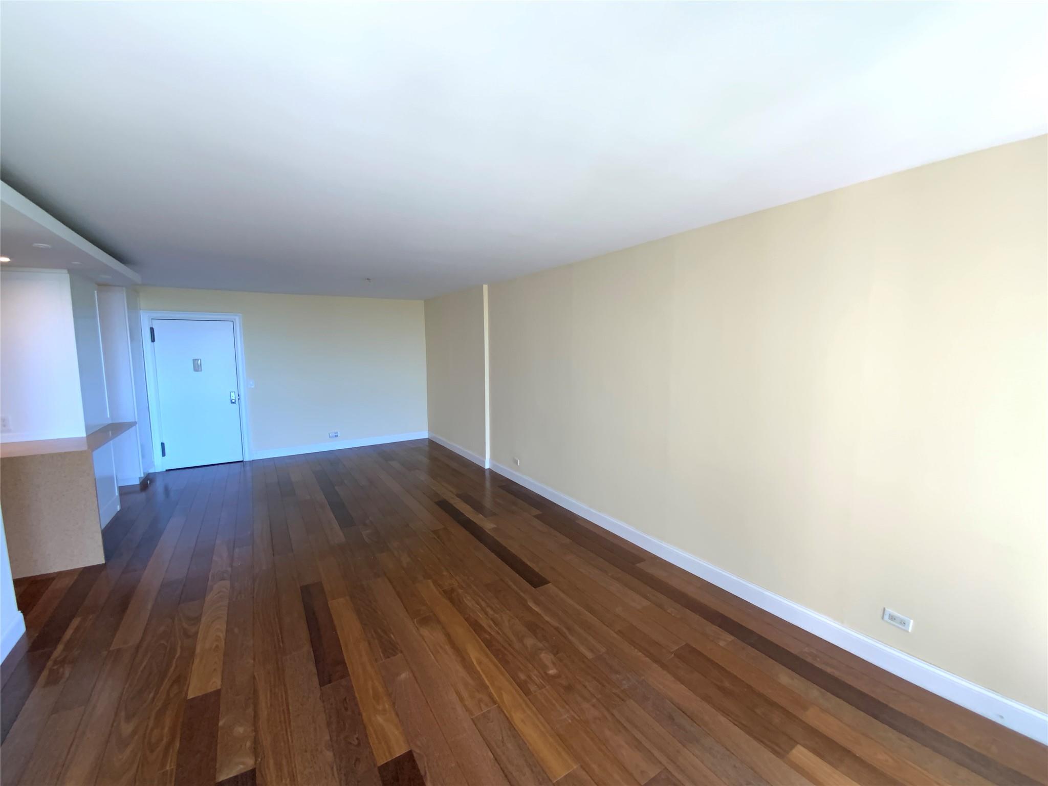 27010 E Grand Central Parkway Parkway #21A, Floral Park, Florida image 4