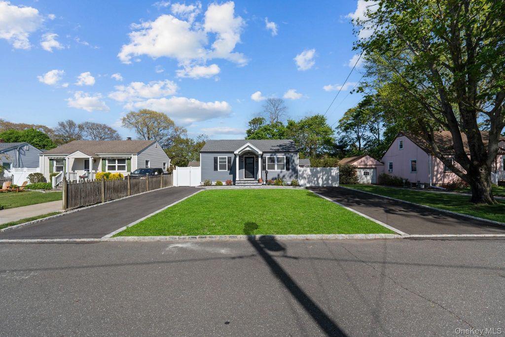 Photo of 9 Brook Place, East Islip, NY 11730 (MLS # 991654)