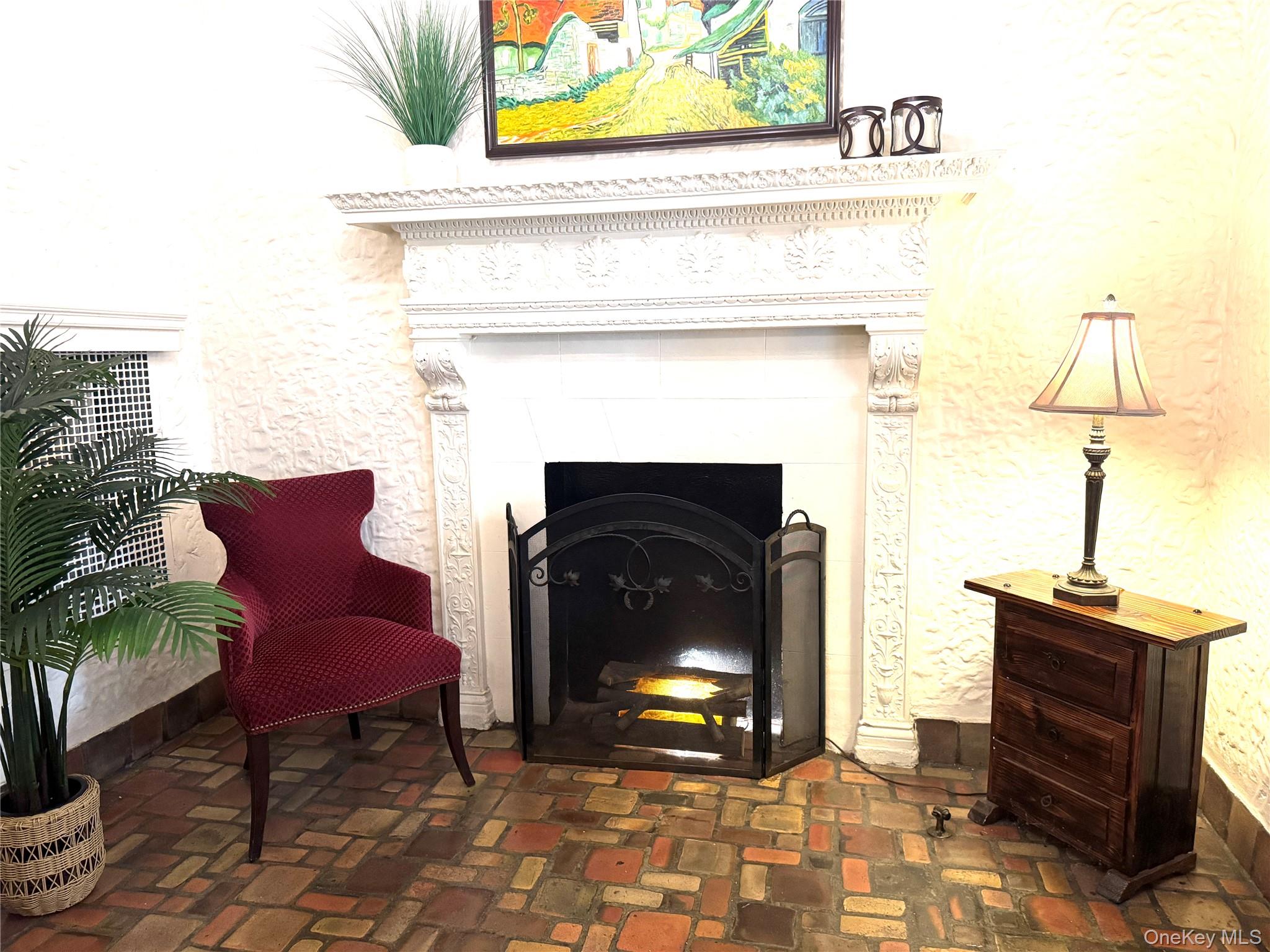 17 N Chatsworth Avenue #4L