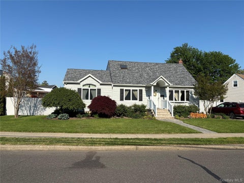 Homes For Sale - 104 Phyllis Drive<br/> Lindenhurst, NY 11757