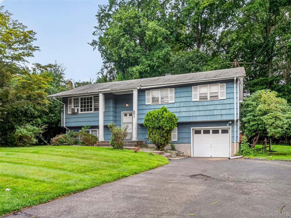 Photo of 794 Brookridge Drive, Valley Cottage, NY 10989 (MLS # 1031152)