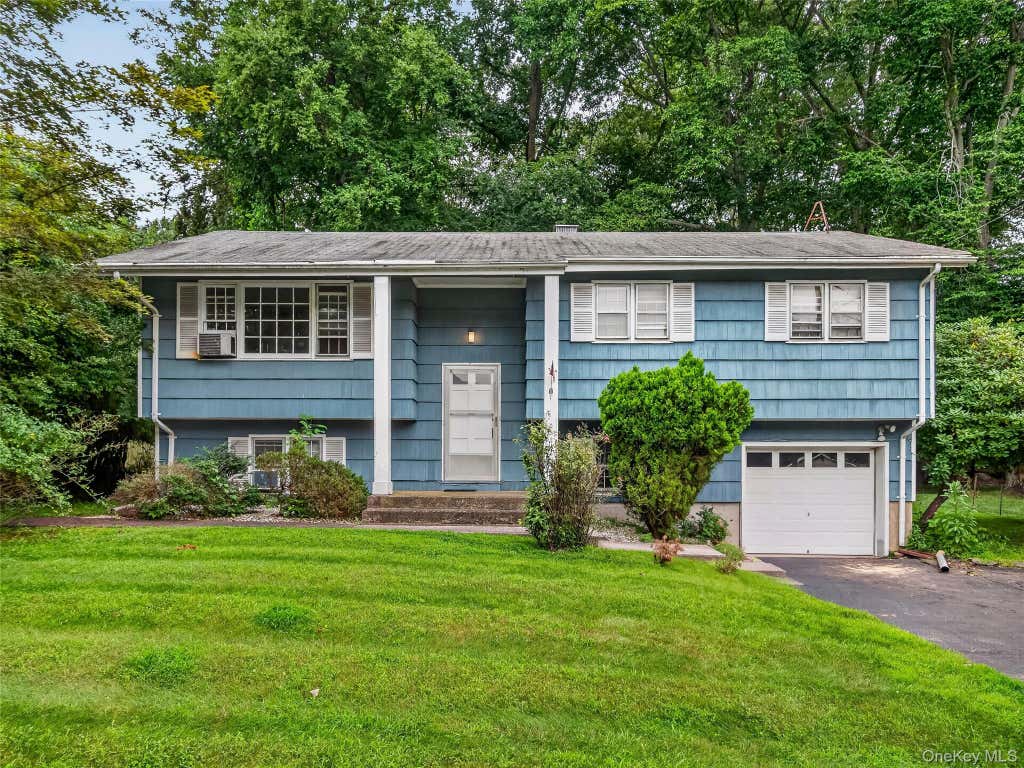 Photo of 794 Brookridge Drive, Valley Cottage, NY 10989 (MLS # 1031152)