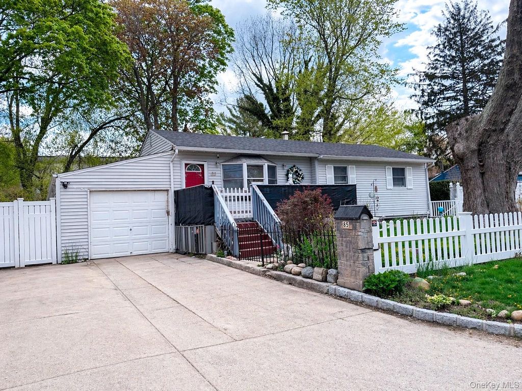 Photo of 85 Applegate Drive, Central Islip, NY 11722 (MLS # 990158)