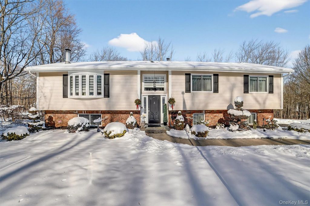 Photo of 13 Watergate Drive, Amawalk, NY 10501 (MLS # 952933)