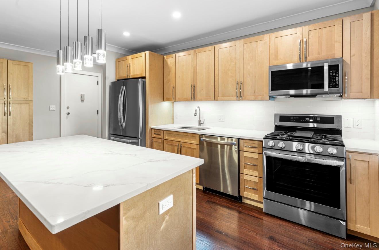 1133 Midland Avenue 3D