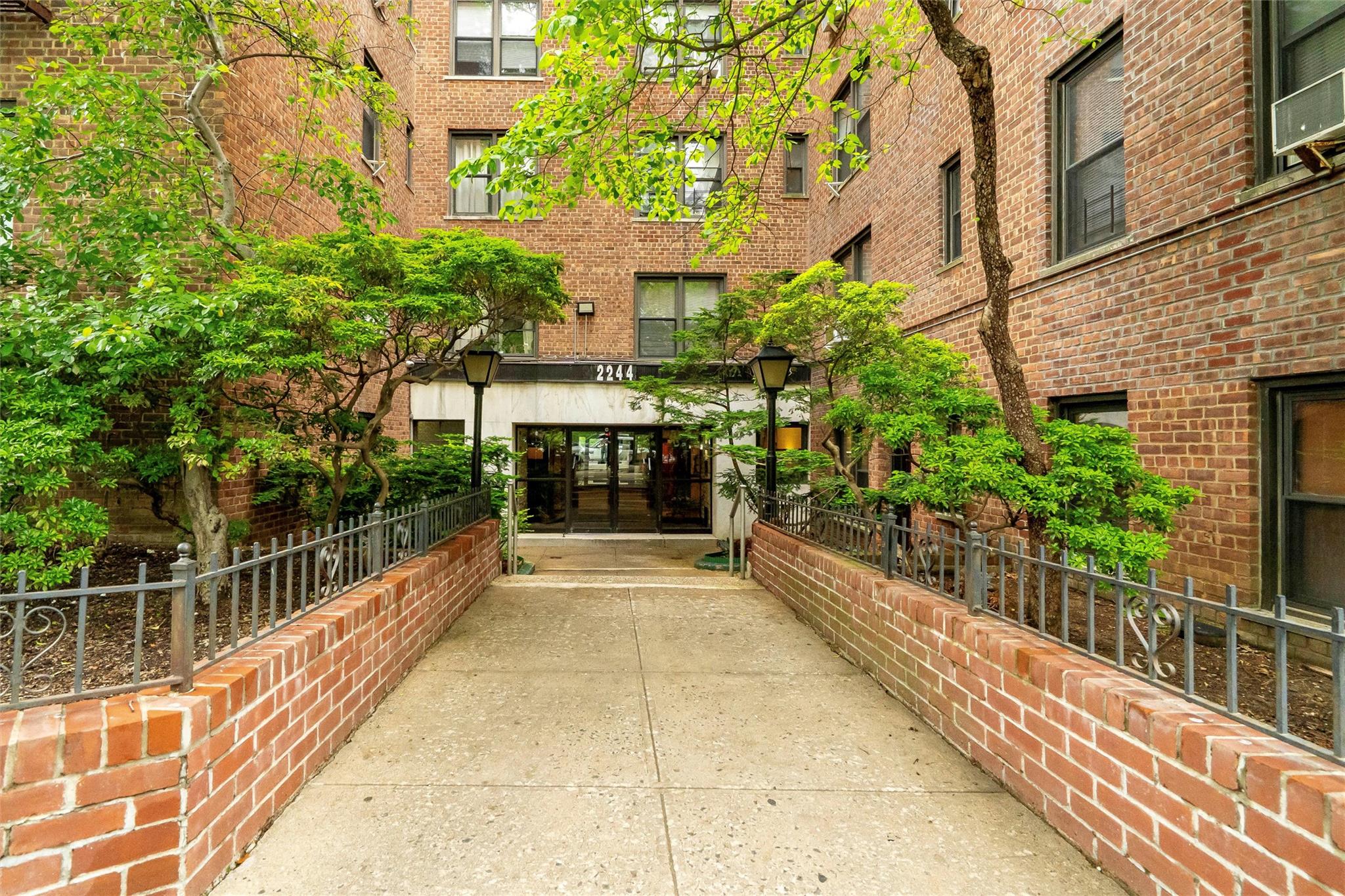 2244 Bronx Park E 1E