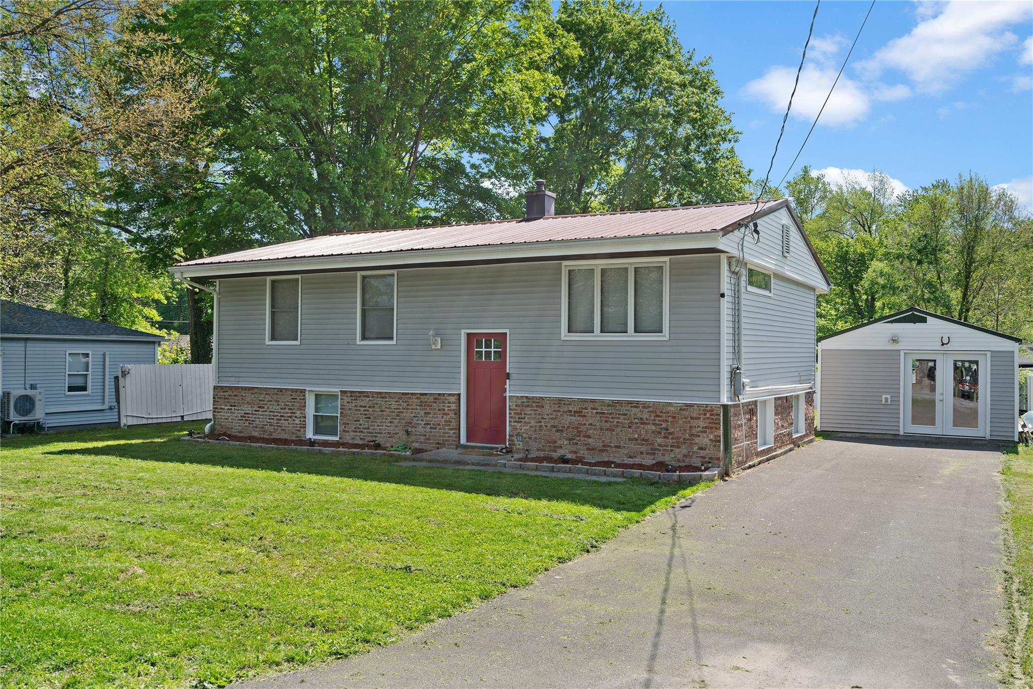 Mossy Brook Road, High Falls, New York - 4 Bedrooms  
2 Bathrooms  
7 Rooms - 