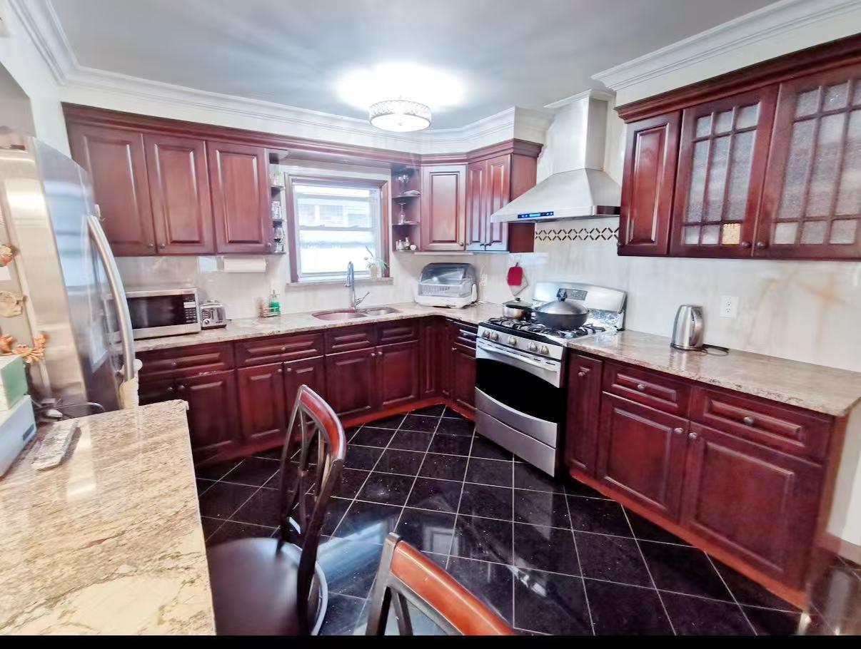 35-73 167th Street St, Flushing, New York image 6