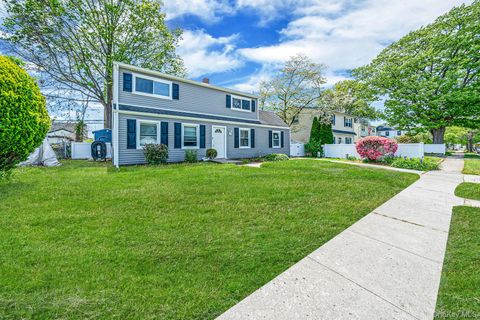 48 Hollyhock Road Levittown NY 11756