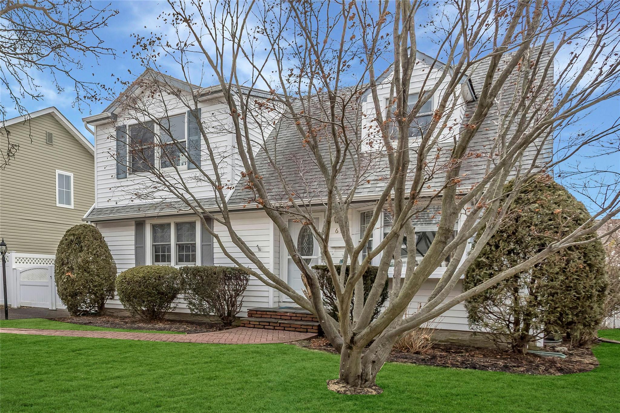 61 Audrey Avenue, Plainview, New York image 3