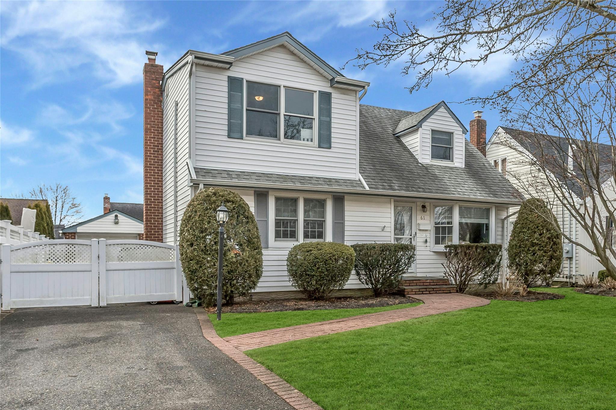 61 Audrey Avenue, Plainview, New York image 2