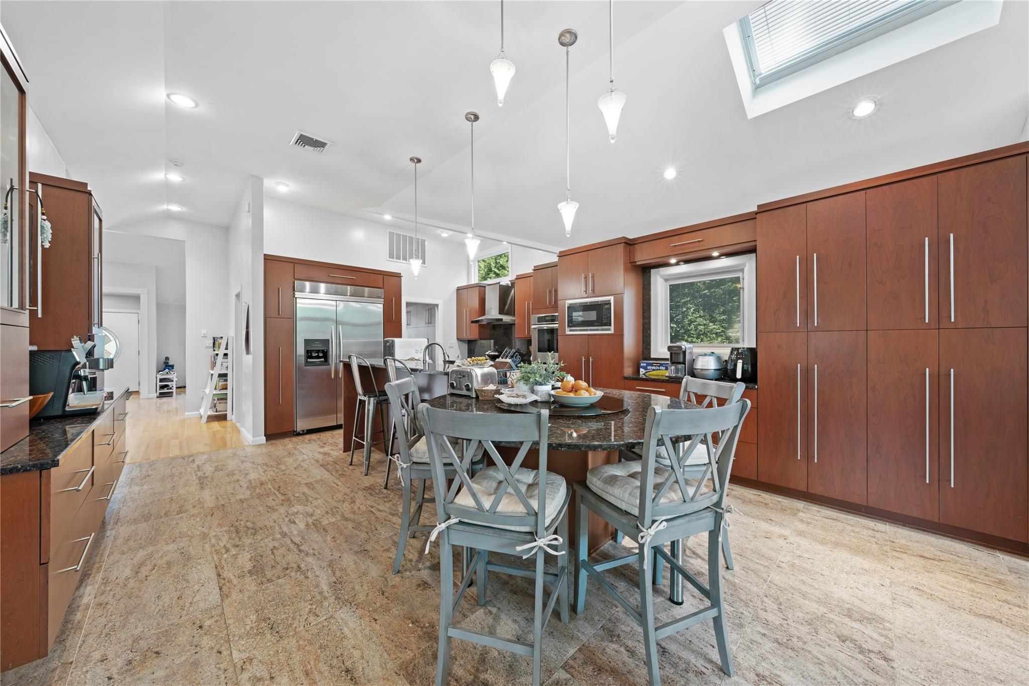 25 Belmont Drive, Roslyn Heights, New York image 13