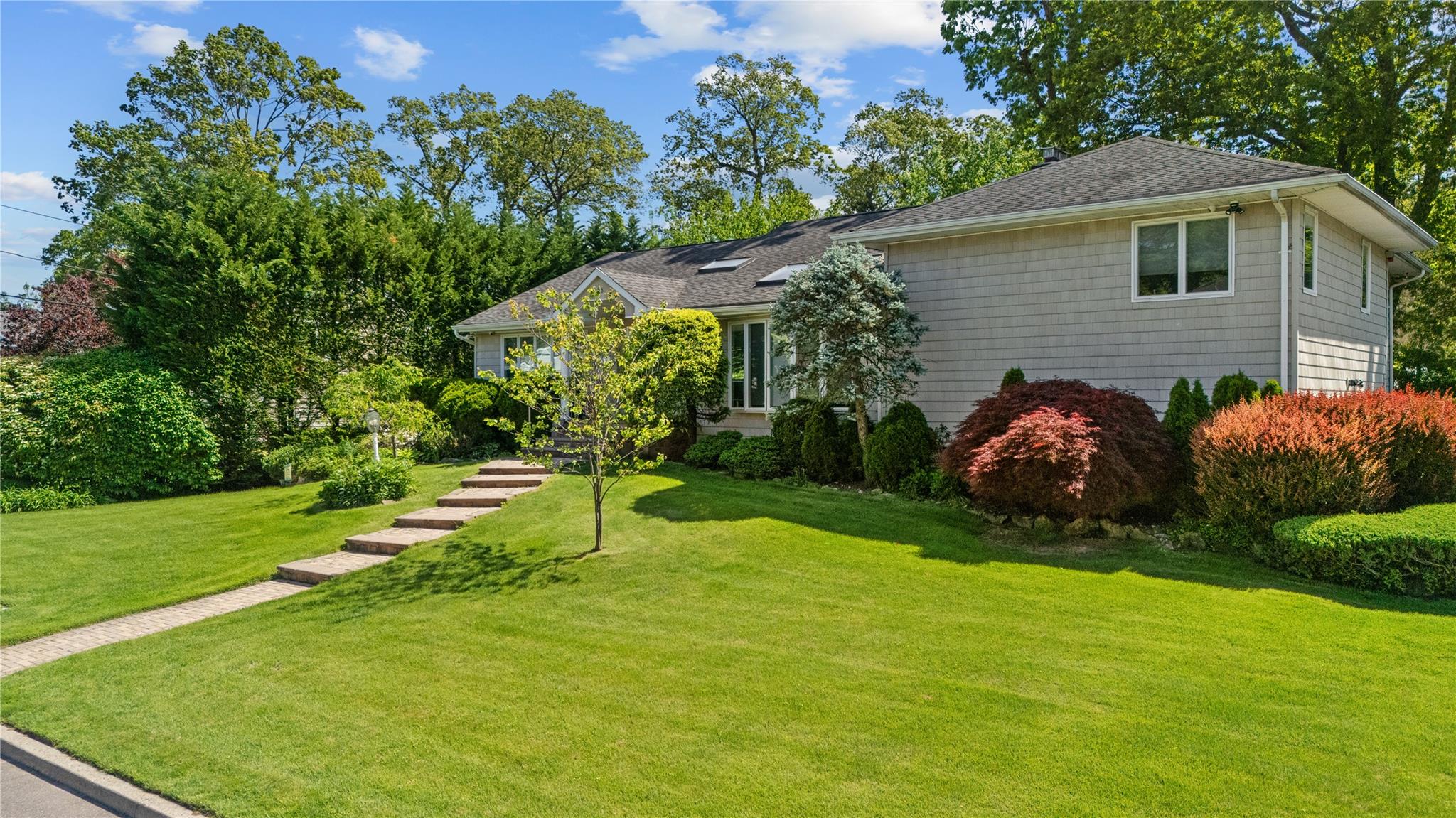 25 Belmont Drive W