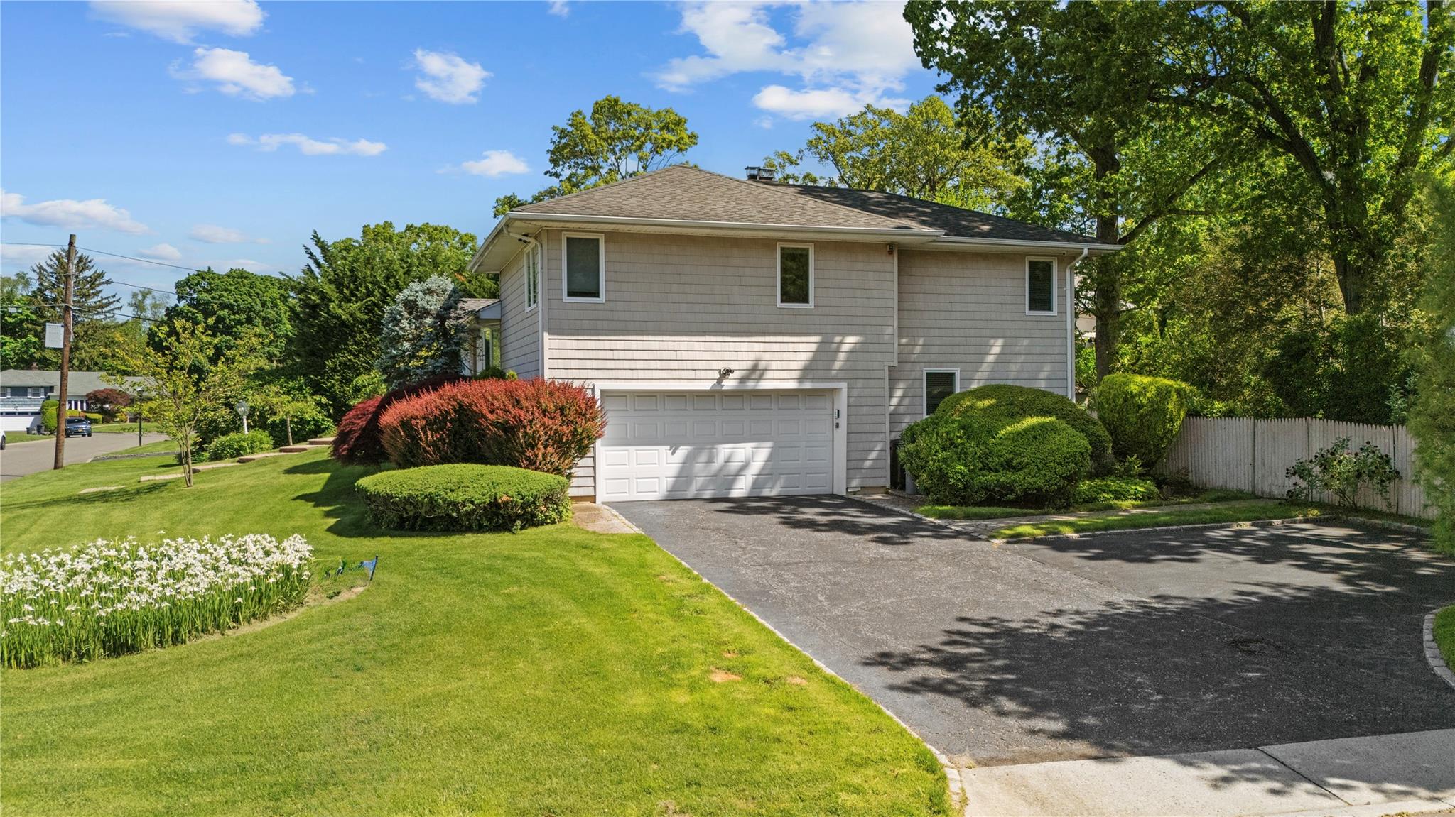 25 Belmont Drive W
