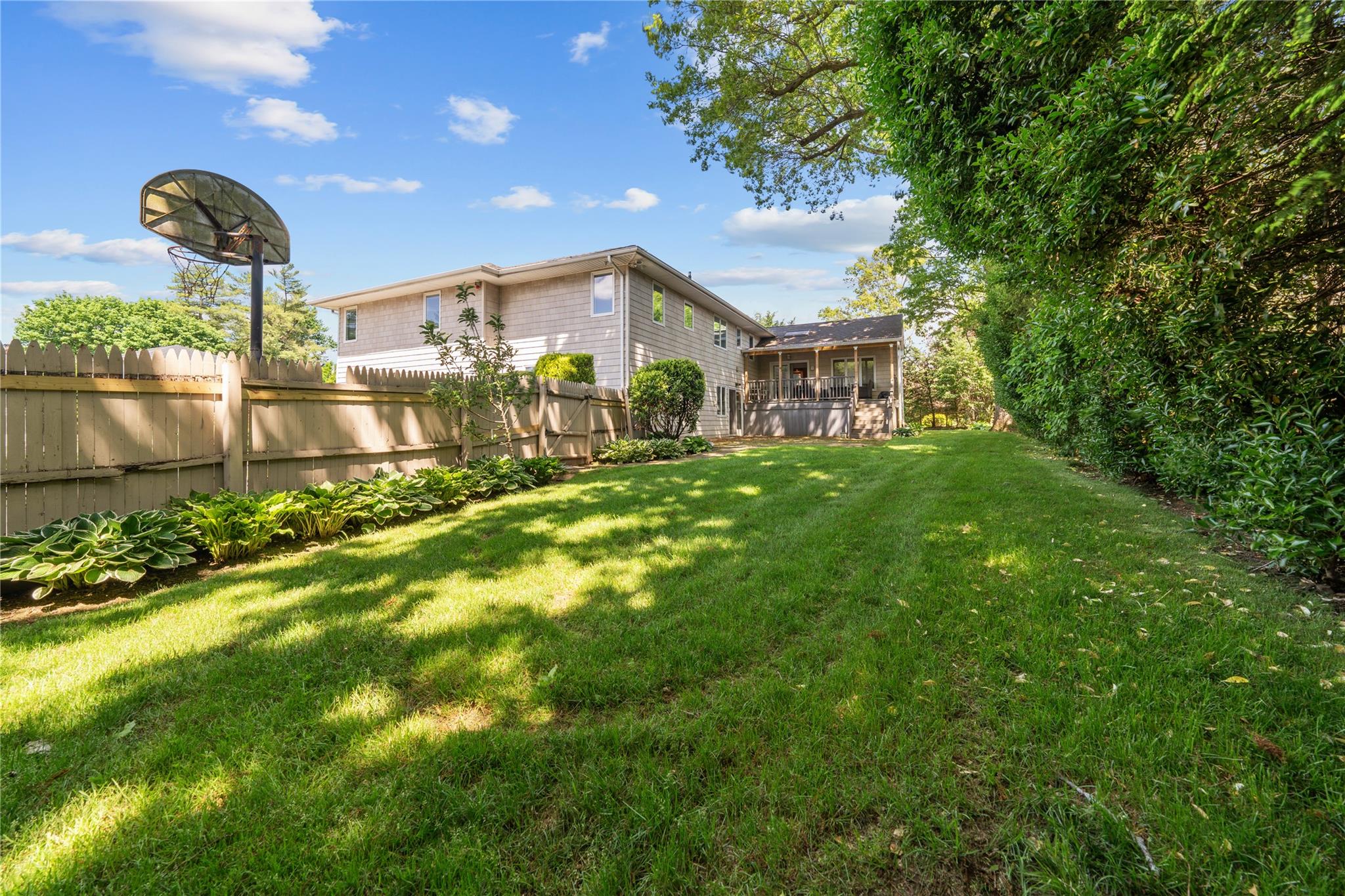 25 Belmont Drive, Roslyn Heights, New York image 29