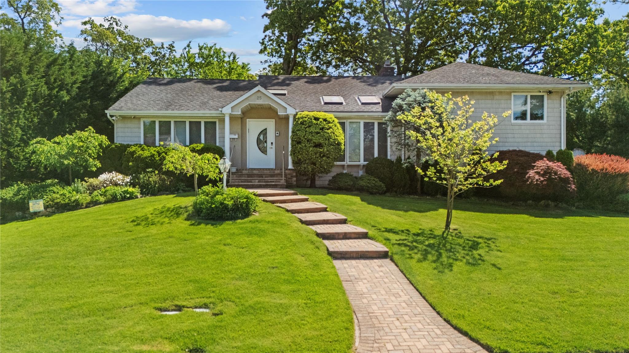 25 Belmont Drive, Roslyn Heights, New York image 1