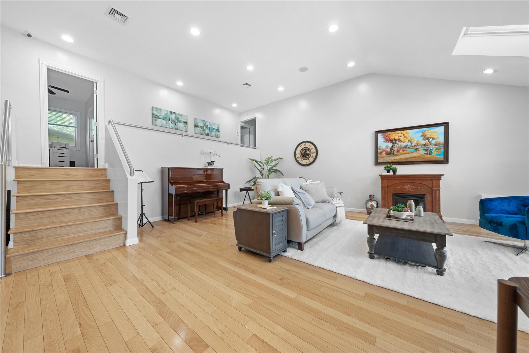 25 Belmont Drive, Roslyn Heights, New York image 8