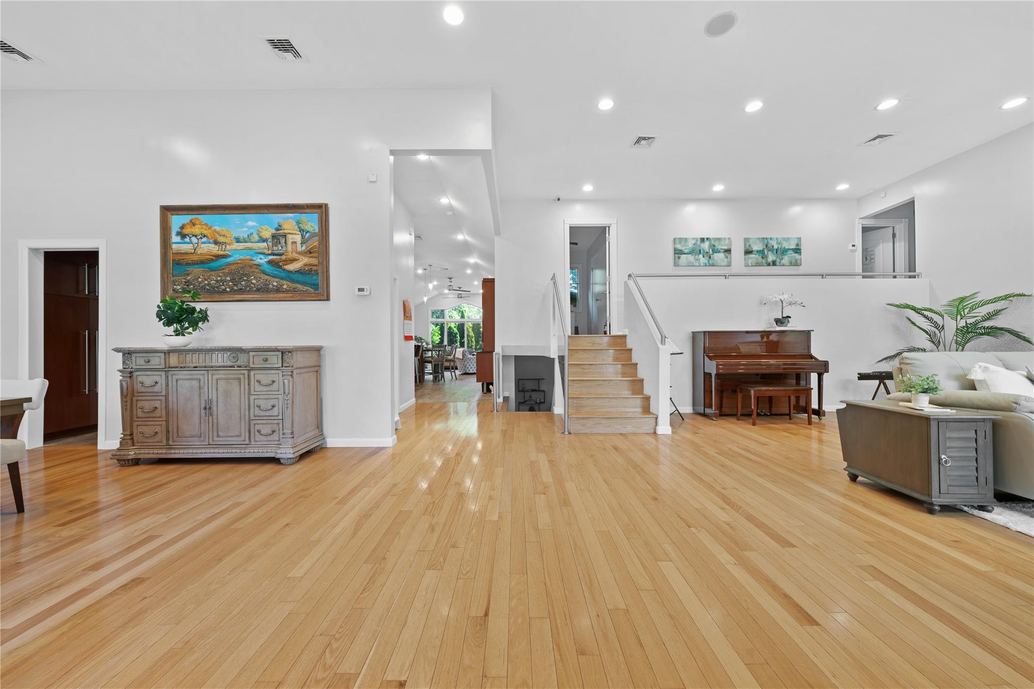 25 Belmont Drive, Roslyn Heights, New York image 9