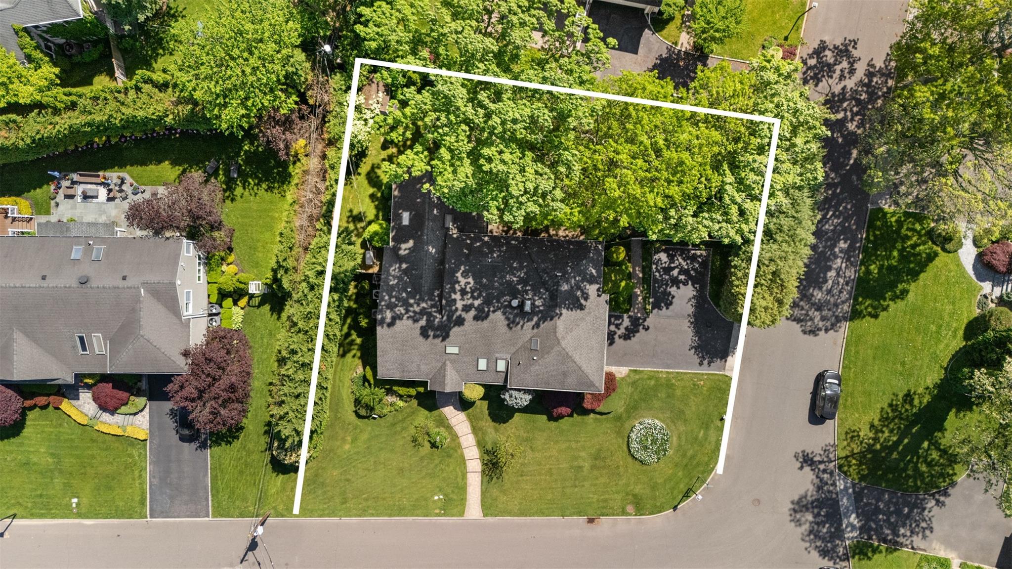 25 Belmont Drive, Roslyn Heights, New York image 31